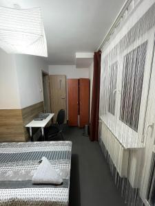 Łóżko lub łóżka w pokoju w obiekcie Antonina ***PensjonPrzyKortach***