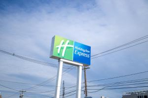 a sign that is on top of a pole at Holiday Inn Express - Newark Airport - Elizabeth, an IHG Hotel in Elizabeth
