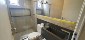 Baðherbergi á Apartamentos 250m da Orla -Edifício Nugali- Castelo B Temporada
