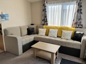 Galería fotográfica de Mollys Retreat pet friendly three bed caravan with small garden Newquay Bay Resort Quieter area of park en Newquay