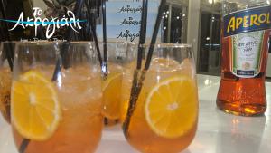Nápoje v ubytování Akrogiali Hotel Restaurant