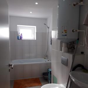 Koupelna v ubytování La Rancu in Sportivilor + 30 fotografií