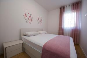 Posteľ alebo postele v izbe v ubytovaní Sea view apartment Ema