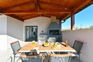 Galeriebild der Unterkunft Villa Marušići 2140 in Marušići