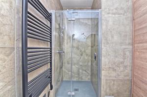 Ein Badezimmer in der Unterkunft Villa Marušići 2140