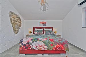 Ein Bett oder Betten in einem Zimmer der Unterkunft Villa Marušići 2140