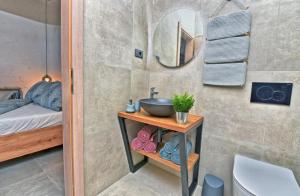 Ein Bett oder Betten in einem Zimmer der Unterkunft Villa Marušići 2140