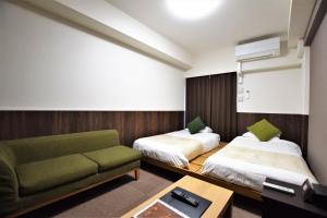 Rúm í herbergi á Land-Residential Hotel Fukuoka - Vacation STAY 81843v