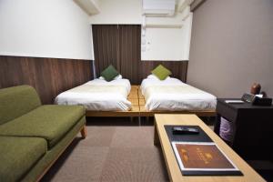 Llit o llits en una habitació de Land-Residential Hotel Fukuoka - Vacation STAY 81843v