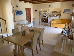 A kitchen or kitchenette at "Villa in Costa Smeralda" Még 15 kép