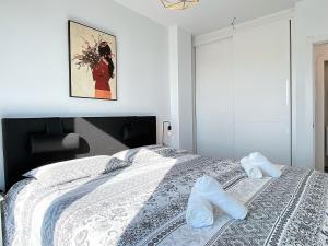 Posteľ alebo postele v izbe v ubytovaní Penthouse Balcon del Mar 124 Casasol