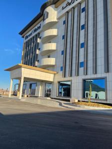 a hotel building with a sign on the front of it at فندق وريف الشرق in Sarat Abidah