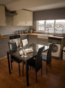 Kuchyň nebo kuchyňský kout v ubytování Apartment 4, Cornerhouse Apartments