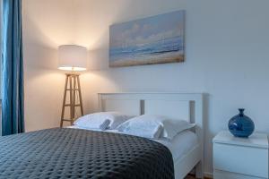 a bedroom with a bed and a painting on the wall at Les Trois Frontières in Terville