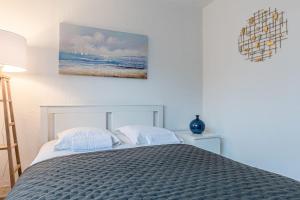 a bedroom with a bed with a painting on the wall at Les Trois Frontières in Terville