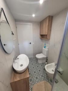 A bathroom at Apartamentos SABINILLAS