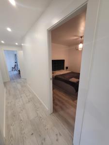 A television and/or entertainment centre at Apartamentos SABINILLAS
