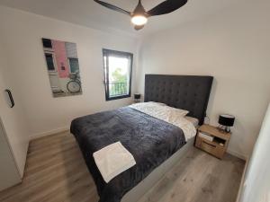 A bed or beds in a room at Apartamentos SABINILLAS