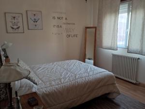 a bedroom with a bed and a sign on the wall at Casa Pepa in Cambados