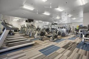 Fitnesscentret og/eller fitnessfaciliteterne på Luxury Townhomes - Evonify Stays