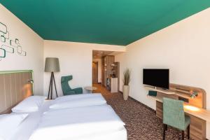 TV a/nebo společenská místnost v ubytování Park Inn by Radisson Neumarkt