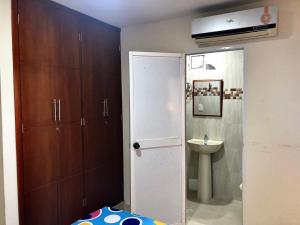 Ett badrum på Apartamento de dos habitaciones con baños internos