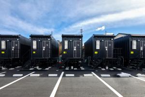 桑名市にあるHOTEL R9 The Yard いなべの駐車場黒容器 +17枚の写真