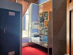 Postel nebo postele na pokoji v ubytování Gaslamp Hostel