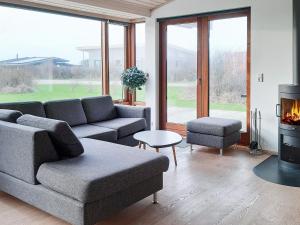Posezení v ubytování 7 person holiday home in Vestervig
