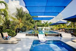 Bazén v ubytování Turtle Bay Lodge nebo v jeho okolí