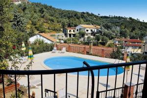 Vista sulla piscina di Apartment in Castellaro with garden o su una piscina nei dintorni