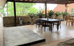 Posezení v ubytování Chendana Homestay Bali