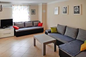 Posezení v ubytování Apartment in Starigrad near Beach & Paklenica