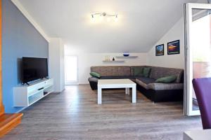 TV a/nebo společenská místnost v ubytování Apartment in Starigrad near Beach & Paklenica