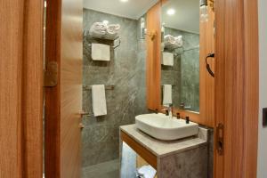 Koupelna v ubytování Expoist Hotel + 68 fotografií