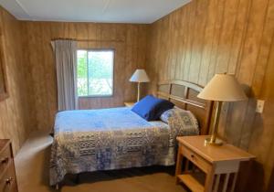 Postel nebo postele na pokoji v ubytování Denali RV Park & Motel