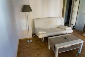 Posezení v ubytování Bright and Quiet Flat with a Balcony