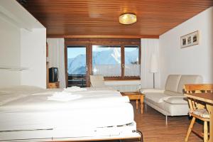 Postel nebo postele na pokoji v ubytování Alpenhaus Bettmeralp