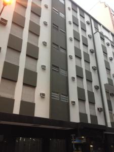 una vista exterior de un edificio en Hotel Columbia, en São Paulo