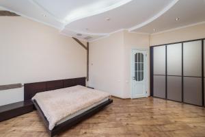 Posteľ alebo postele v izbe v ubytovaní Katerynyska 2 Level Apartment with Sauna