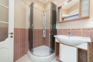 Kúpeľňa v ubytovaní Katerynyska 2 Level Apartment with Sauna