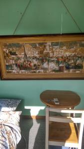 a table in a room with a painting on the wall at 川っぺり　大出 in Kujukuri