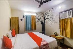 Postel nebo postele na pokoji v ubytování Om Shanthi paying guest house