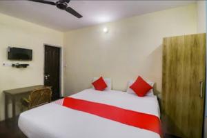 Postel nebo postele na pokoji v ubytování Om Shanthi paying guest house