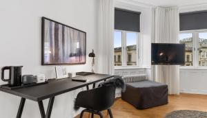 TV a/nebo společenská místnost v ubytování Ibsens Hotel