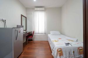 Katil atau katil-katil dalam bilik di Avalon Karawaci Mitra RedDoorz