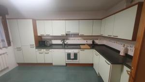 Kuchyň nebo kuchyňský kout v ubytování El Capricho de Cangas 2H - WiFi - Garaje - Hidromasaje - VUT-3001-AS