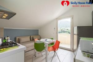 a kitchen and living room with a table and chairs at Borgo Aranci - Appartamento in Villa Garofalo - 15B in Castellammare del Golfo