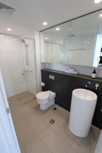 Kamar mandi di Oracle Broadbeach Tower 1 Lvl 20 Free parking - GC Getaways