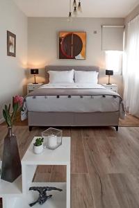 A bed or beds in a room at Chrysalis 2